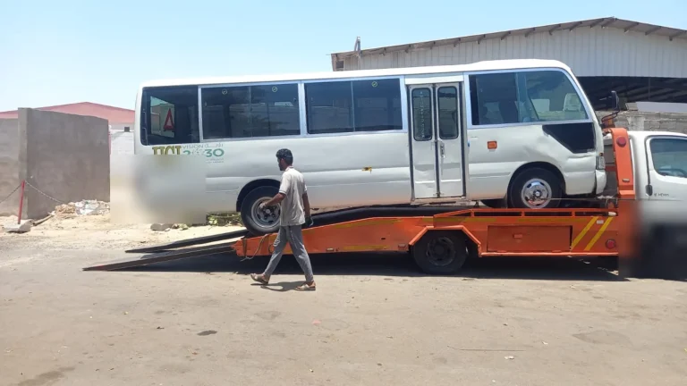 نقل الباصات الصغيرة بالسطحة في جدة